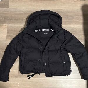 Aritzia The Super Puffer Jacket in Black